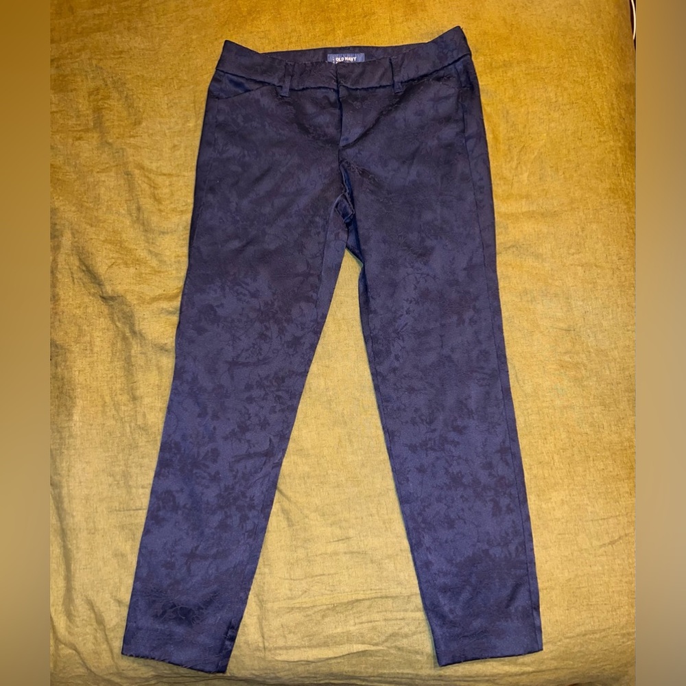 Brand: old navy Color : navy blue | black floral pattern size: small